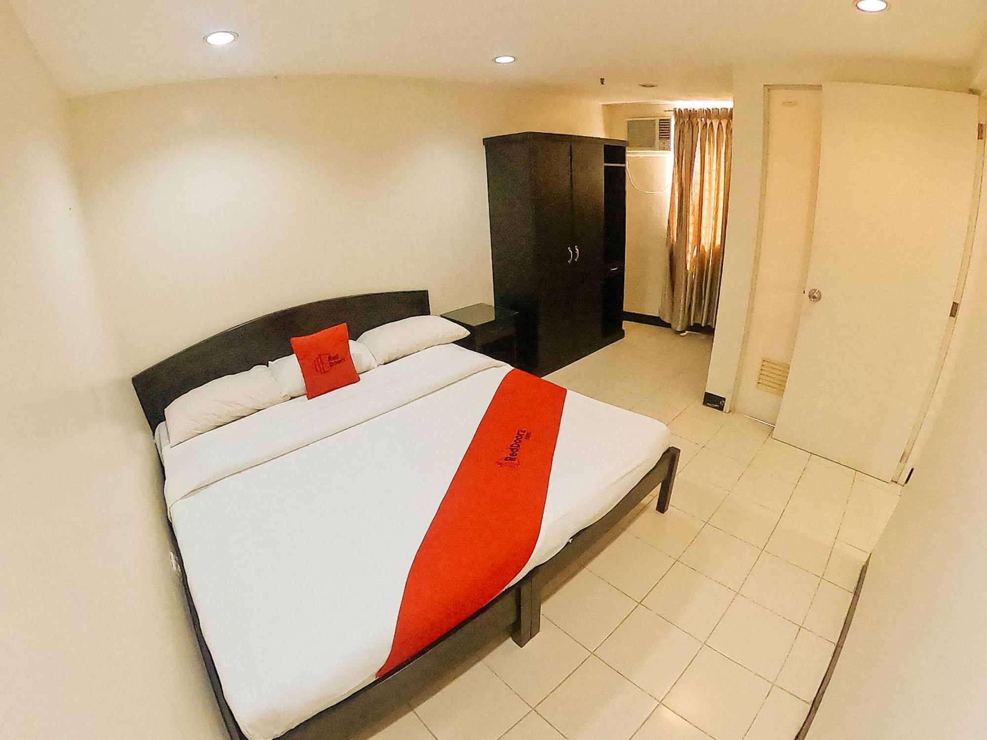 Reddoorz Plus @ Mabolo Cebu Room photo