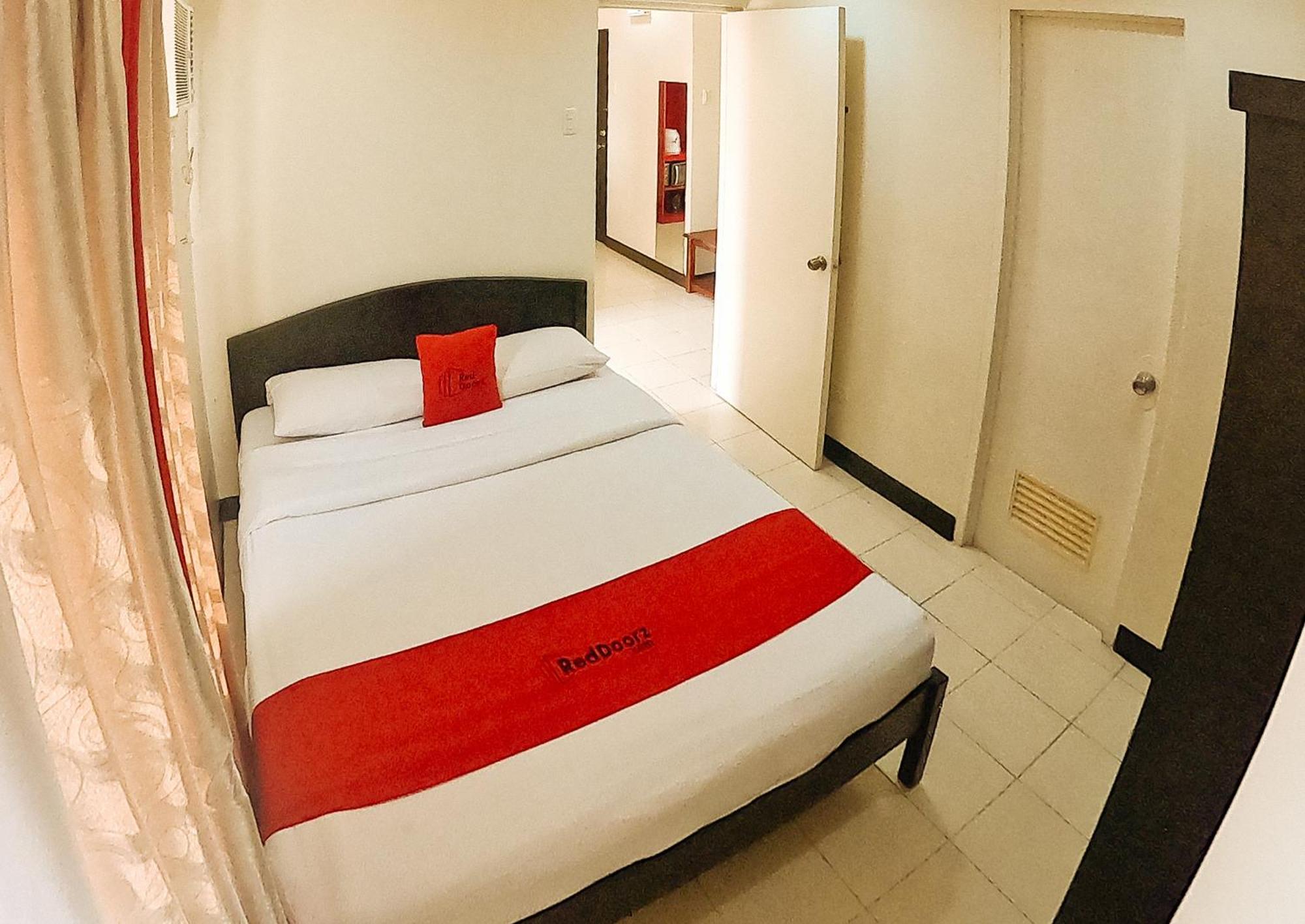 Reddoorz Plus @ Mabolo Cebu Room photo
